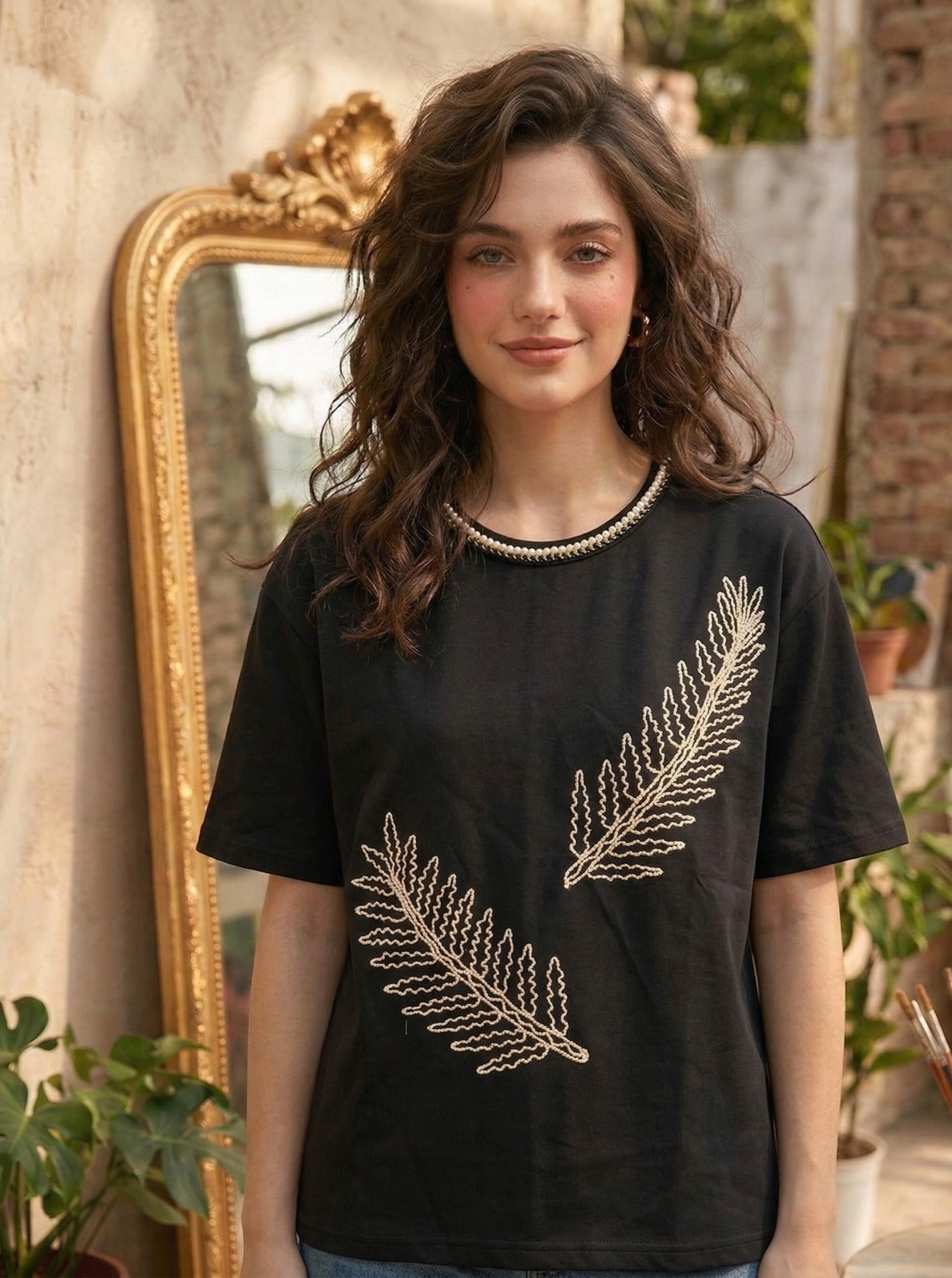 Textured Leaf Embroidery T-Shirt✨🩷