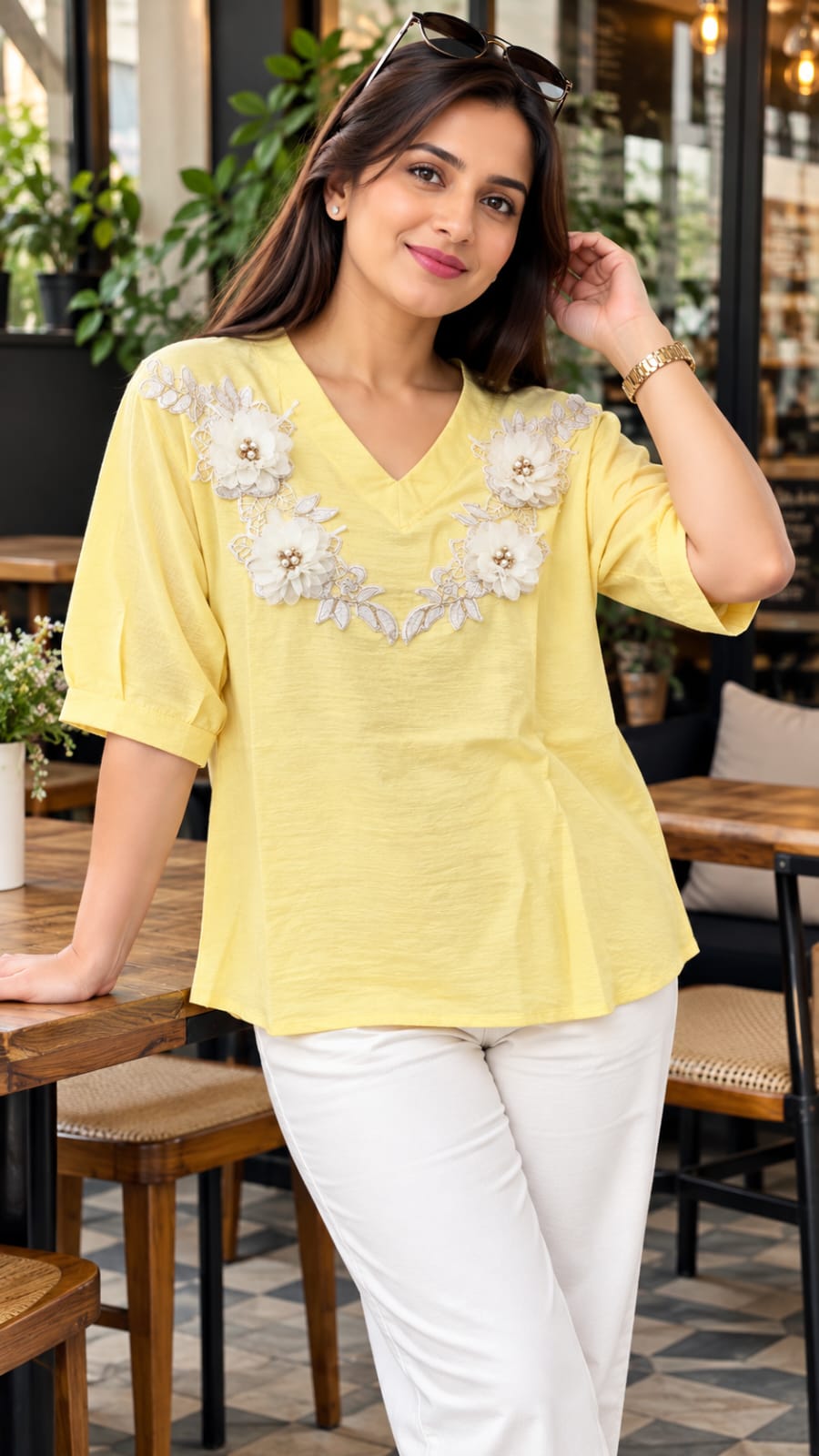 Women's Floral Applique V-Neck Short Sleeve Flared Top