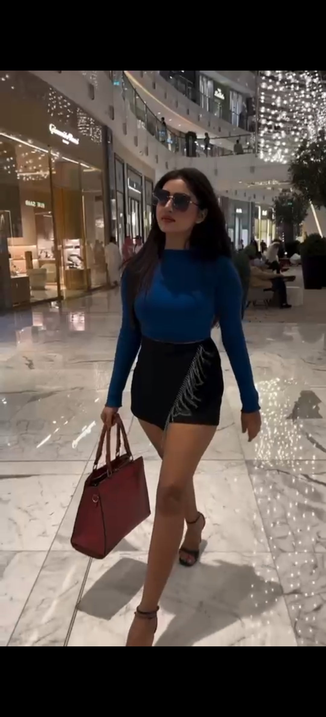 Strechable divider short with diamond fringes