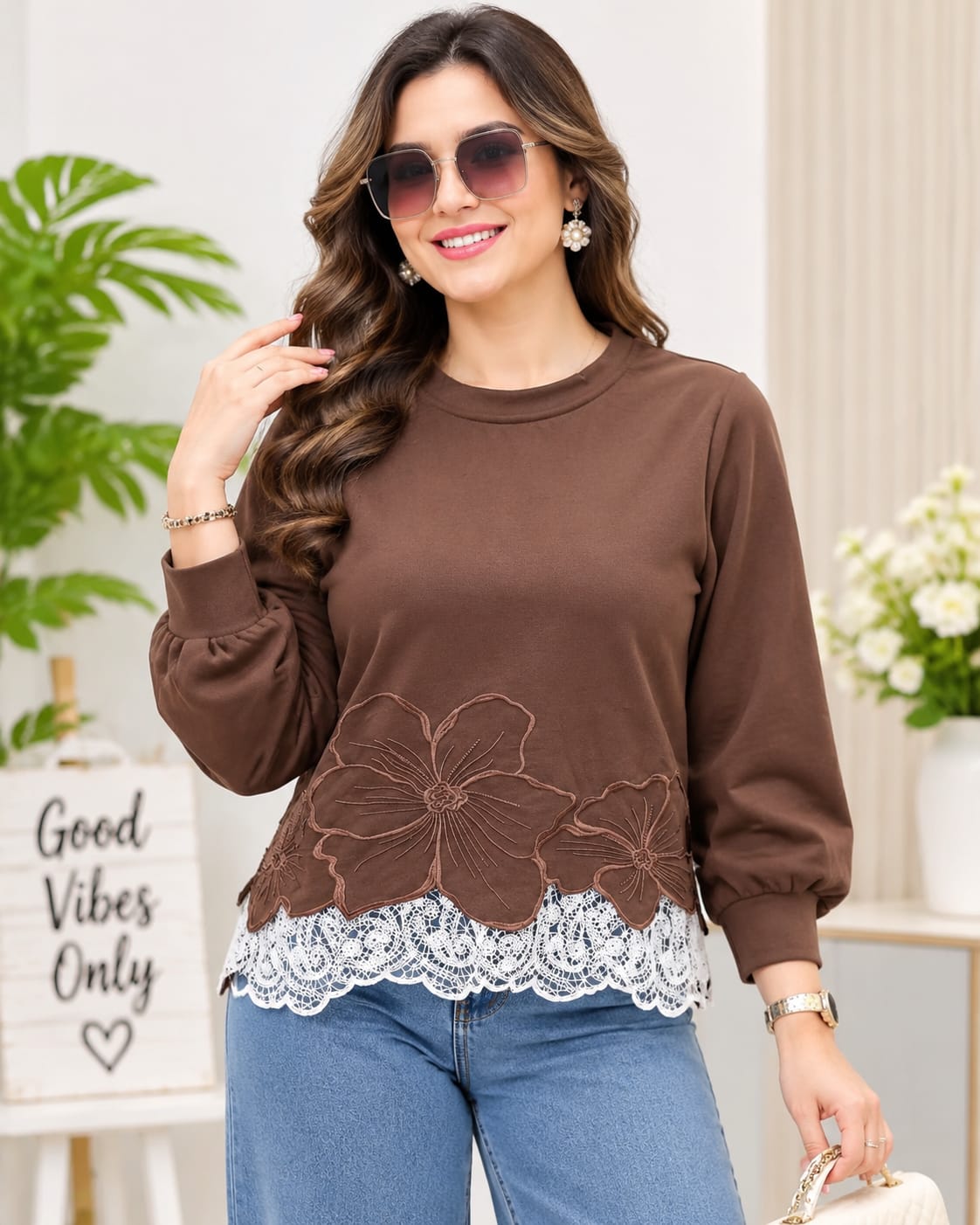 Premium Floral Lace Hem Sweatshirt – Elegant prewinter Wear