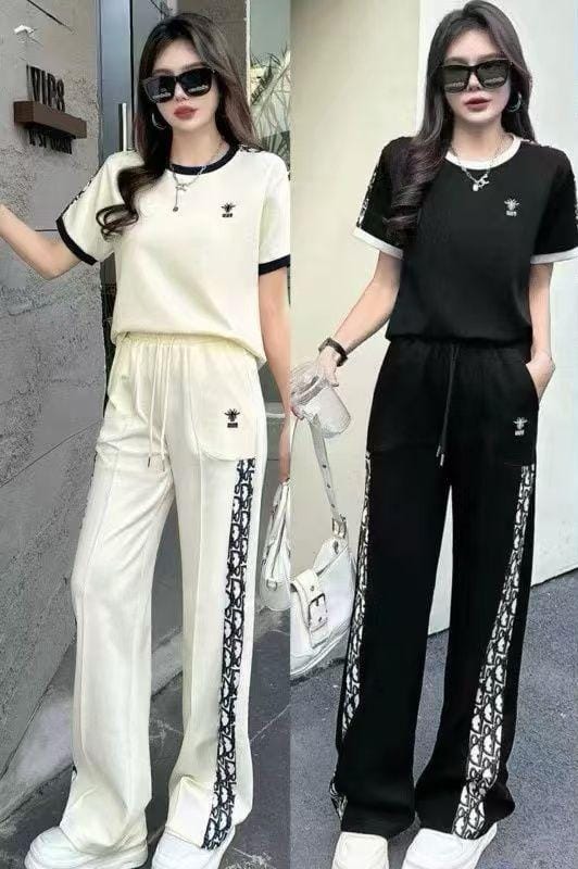 Bold & Beautiful: Monochrome Coord Magic!"
