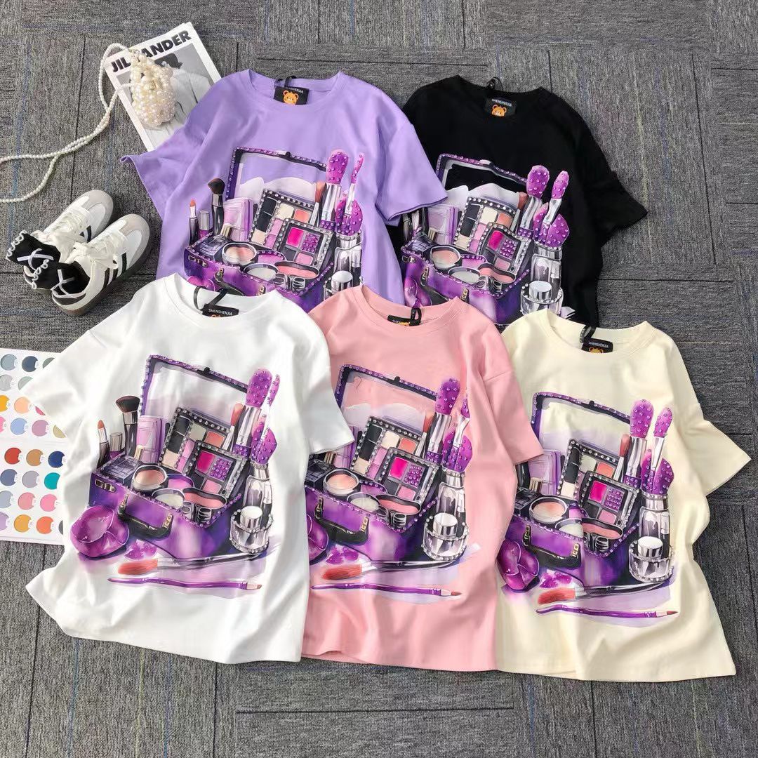 Trendy oversized t-shirts with a stylish makeup-themed graphic!"