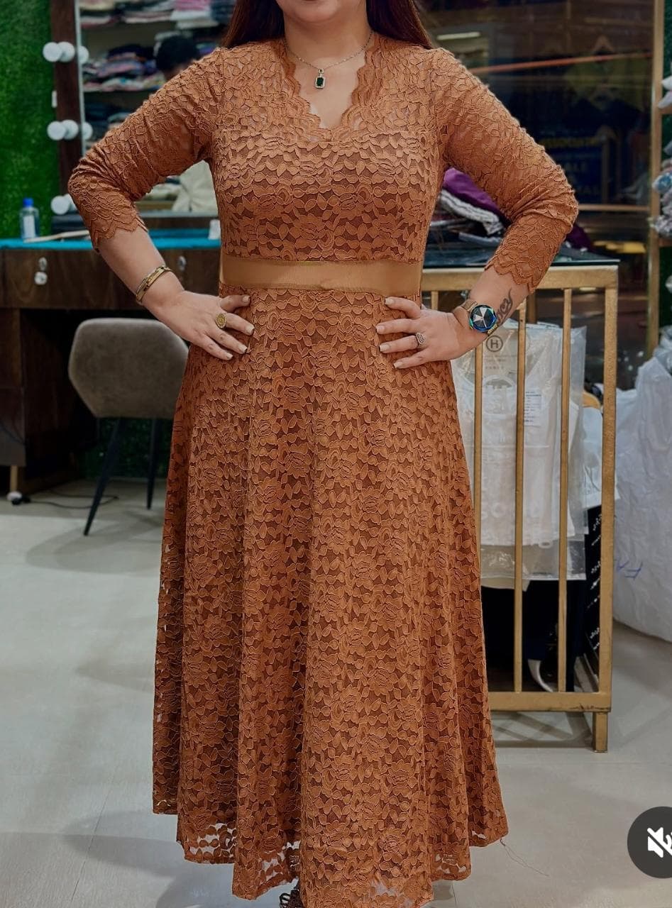 Luxe Lace midi dresss