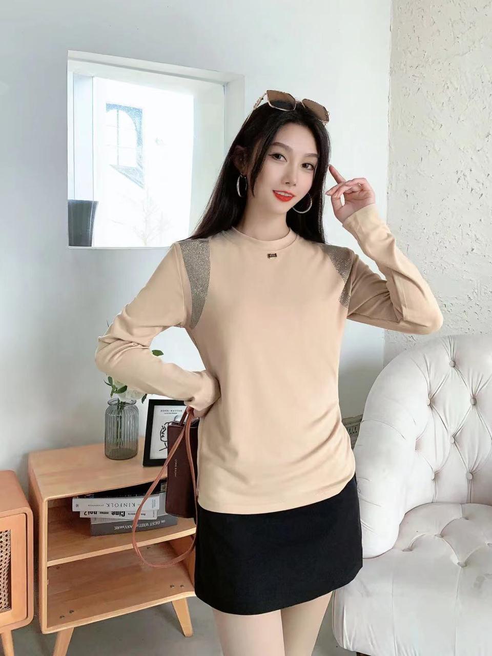 Women  full sleeve top with shoulder work