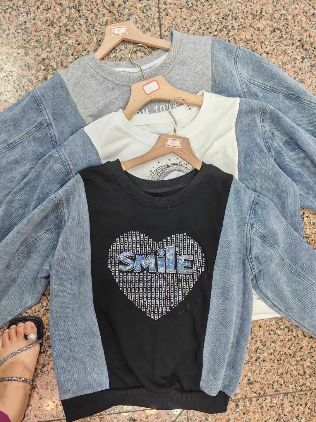 Trendy and cozy sweatshirts with denim sleeves